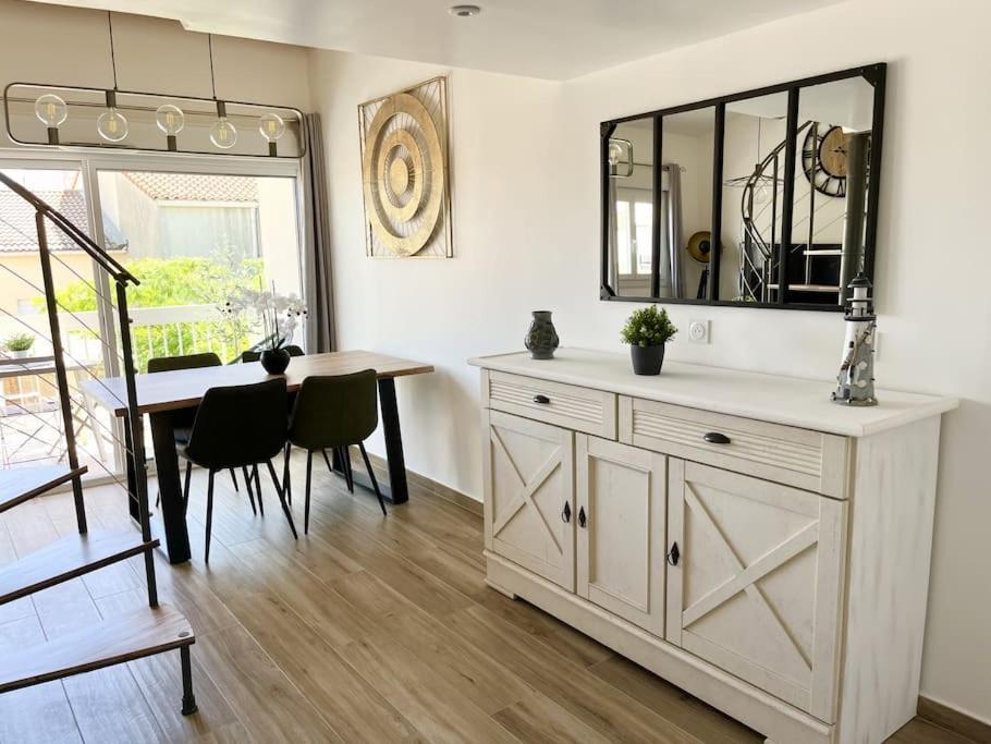 Duplex Centre Ville - 50M De La Plage - Clim - Garage - Netflix Le Grau-du-Roi Kültér fotó
