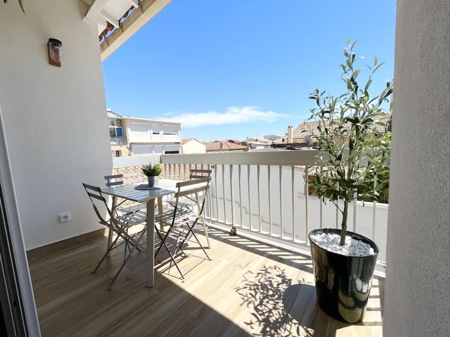 Duplex Centre Ville - 50M De La Plage - Clim - Garage - Netflix Le Grau-du-Roi Kültér fotó