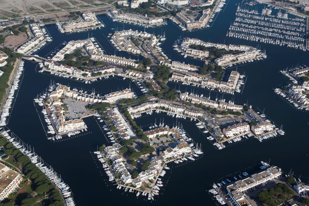 Duplex Centre Ville - 50M De La Plage - Clim - Garage - Netflix Le Grau-du-Roi Kültér fotó
