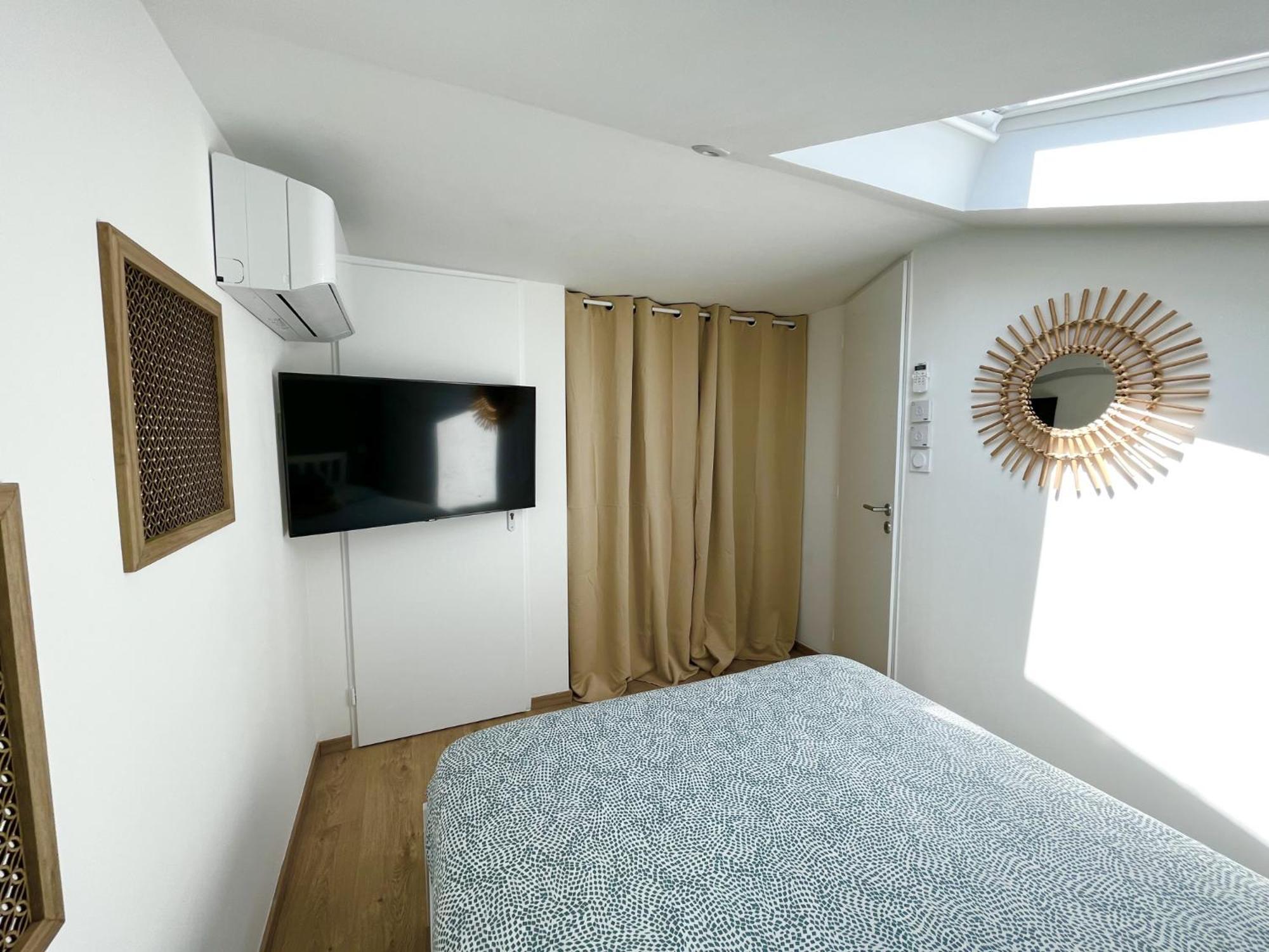Duplex Centre Ville - 50M De La Plage - Clim - Garage - Netflix Le Grau-du-Roi Szoba fotó